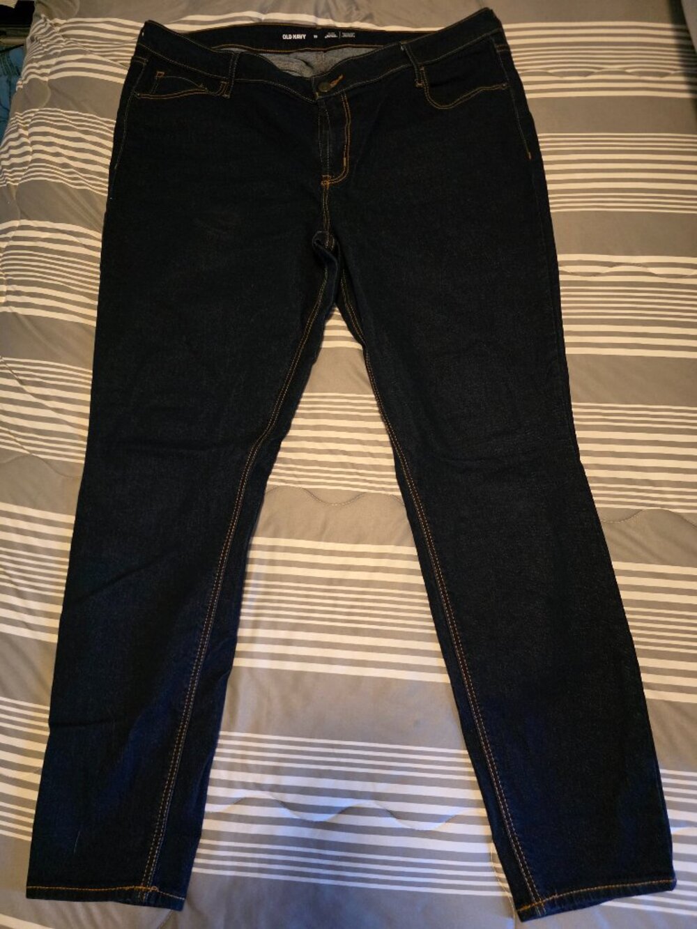 Old Navy Mid-Rise Rockstar Super Skinny